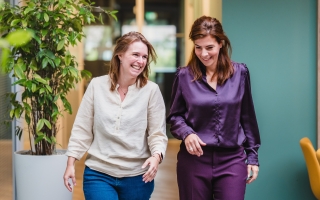 De kracht van meedenken en ontwikkelen: Michelle en Myrna over leiderschap